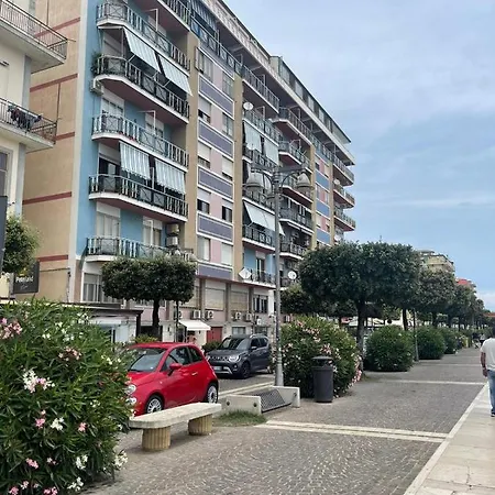 Oda ve Kahvaltı La Finestra Sul Mare